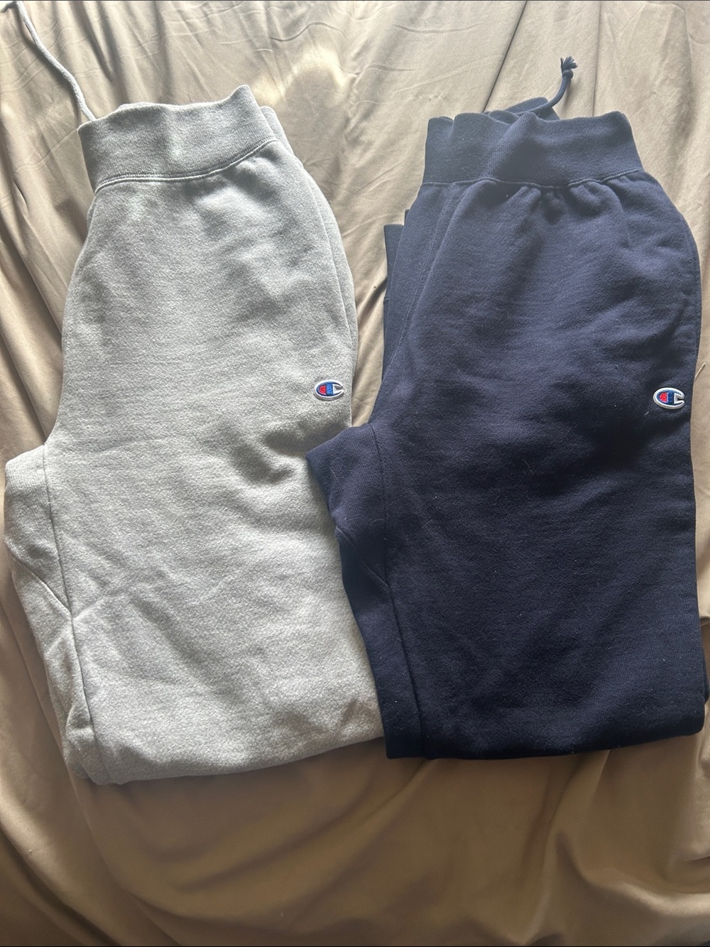 Champion- Sweatpants in Navy and Light Gray
